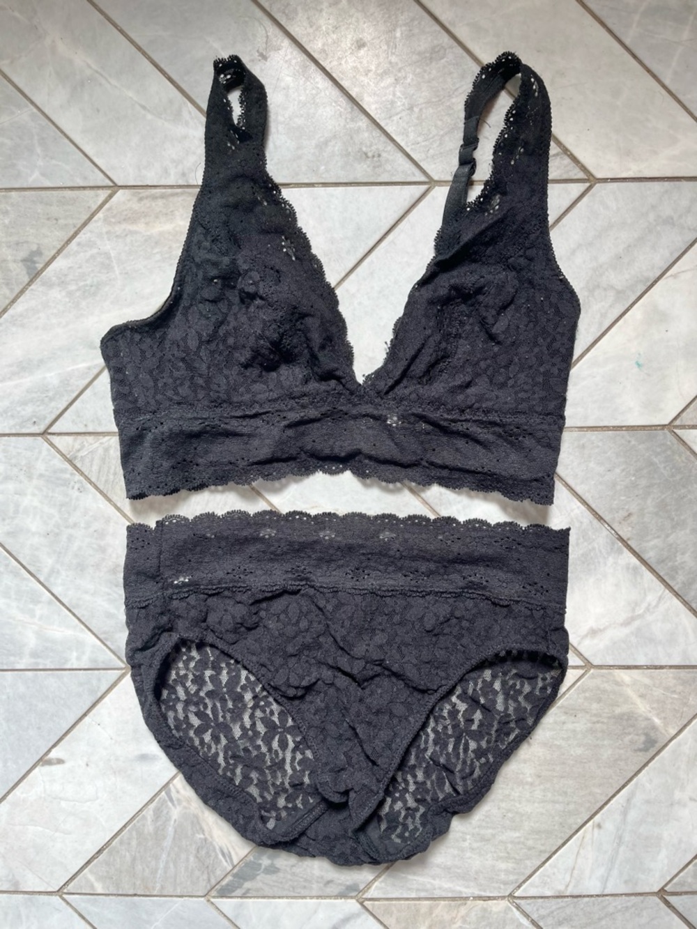 Wacoal Halo Black Lace Bralette & Lace Panty Set